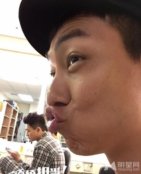 梁烈唯调戏黄宗泽超暧昧次秀了一把基情_图-11