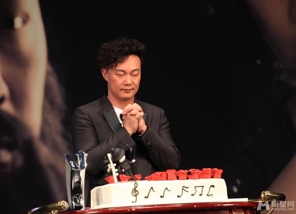 陈奕迅《准备中》发布会表情搞怪心情好_图-14