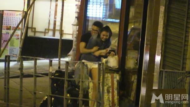 王敏德爱女王丽嘉恋与男友逛街当街被摸胸_图-8