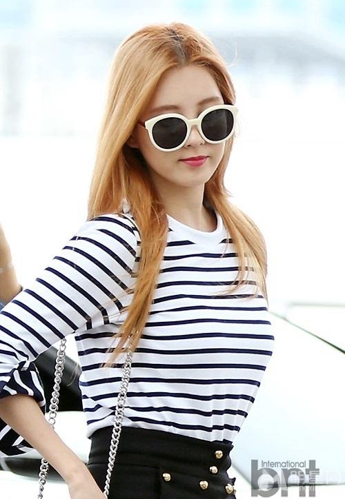 少女时代现机场Tiffany短裙险被吹翻_图-24