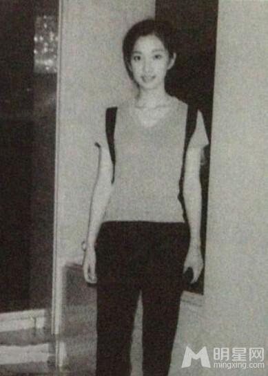 曝李冰冰出道前旧照眉清目秀抬腿清纯_图-3