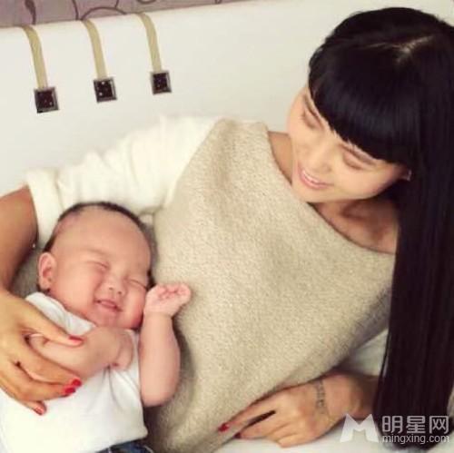 网曝王迅曾婚内出轨娶90后小娇妻生儿子_图-7