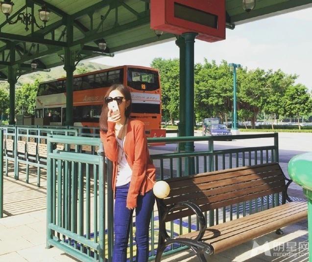 王思聪新女友曝光嘟嘴卖萌秀美腿_图-5