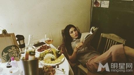 刘翔前妻葛天晒美照一袭红裙娇艳动人_图-12