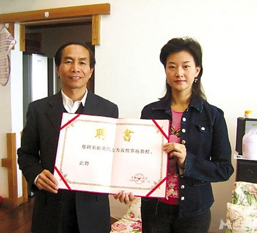 老师们辛苦了！细数娱乐圈的麻辣教师们_图-14