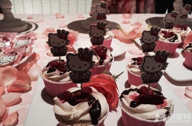 范冰冰生日会少女心李晨献吻获家长认可_图-16