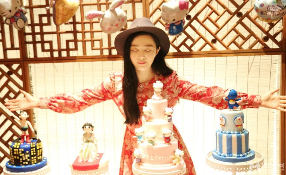 范冰冰生日会少女心李晨献吻获家长认可_图-11