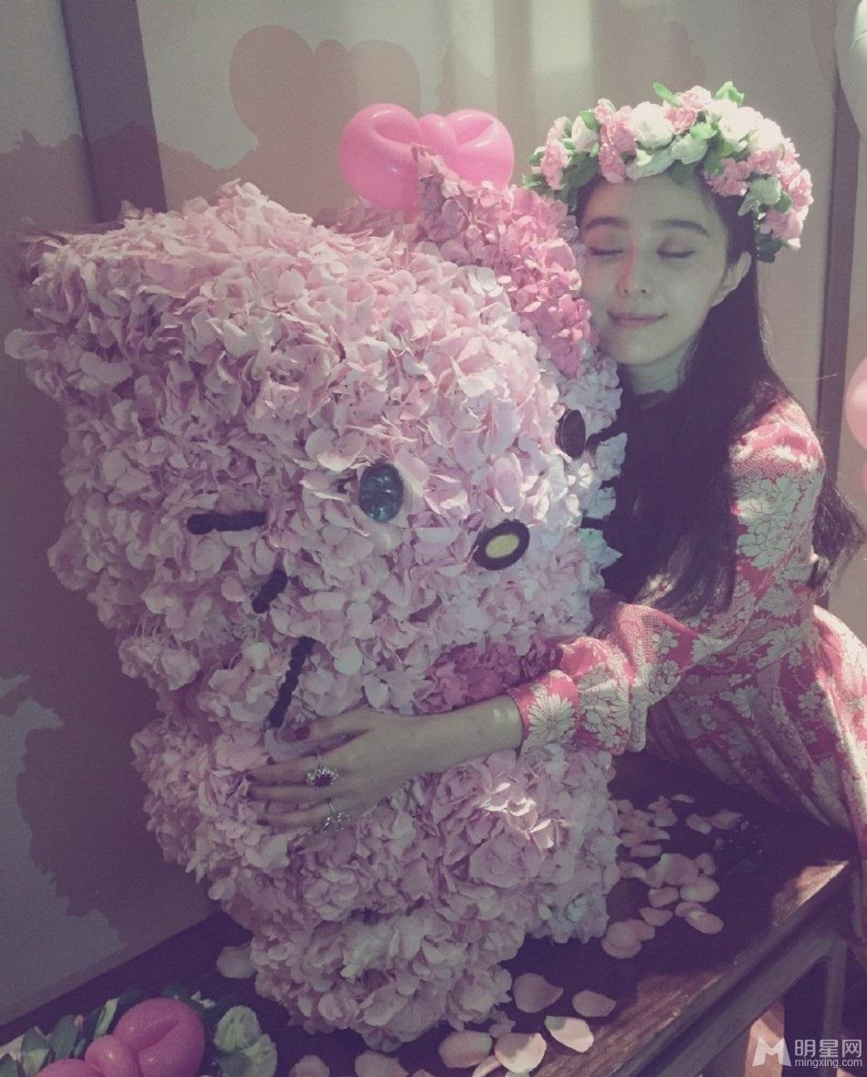 范冰冰生日会少女心李晨献吻获家长认可_图-8