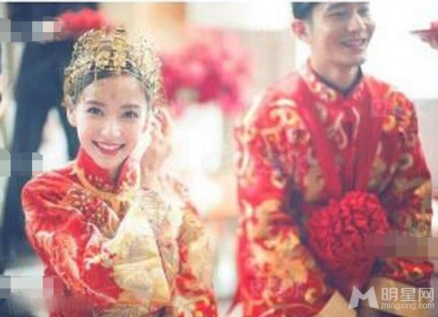 黄晓明绝密婚照曝光为Baby穿水晶婚鞋_图-4