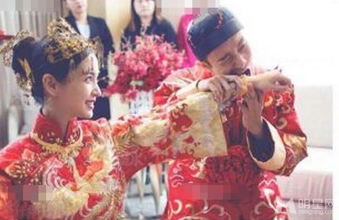 黄晓明绝密婚照曝光为Baby穿水晶婚鞋_图-17