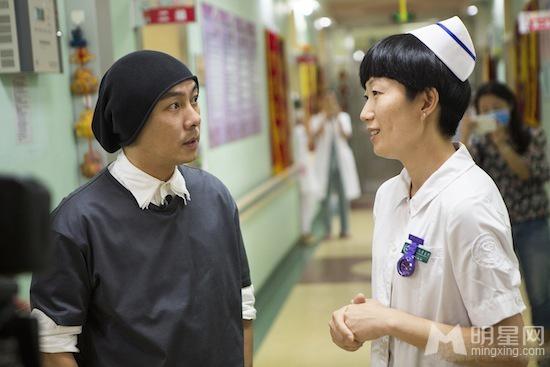 张卫健探访肾病孩子为公益不遗余力_图-9