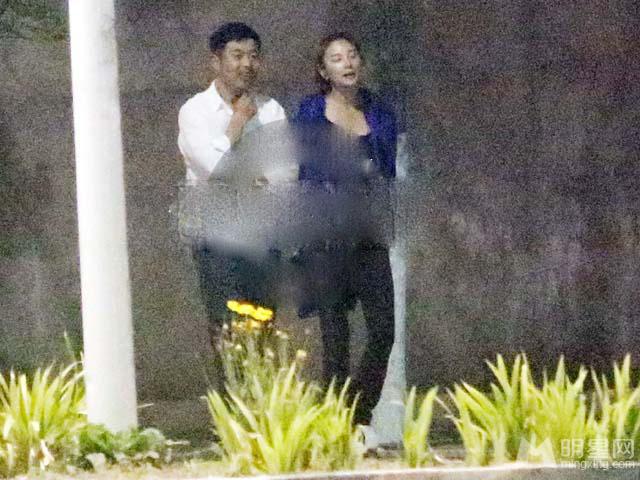 张雨绮新恋情曝光与神秘男牵手压马路_图-5