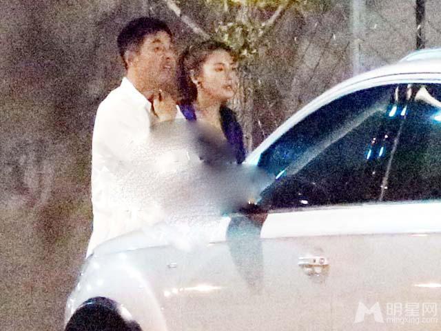 张雨绮新恋情曝光与神秘男牵手压马路_图-25