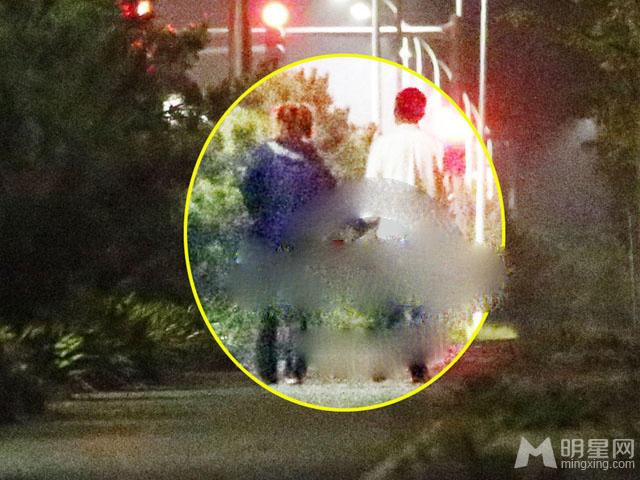 张雨绮新恋情曝光与神秘男牵手压马路_图-2