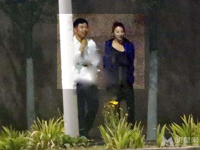 张雨绮新恋情曝光与神秘男牵手压马路_图-4