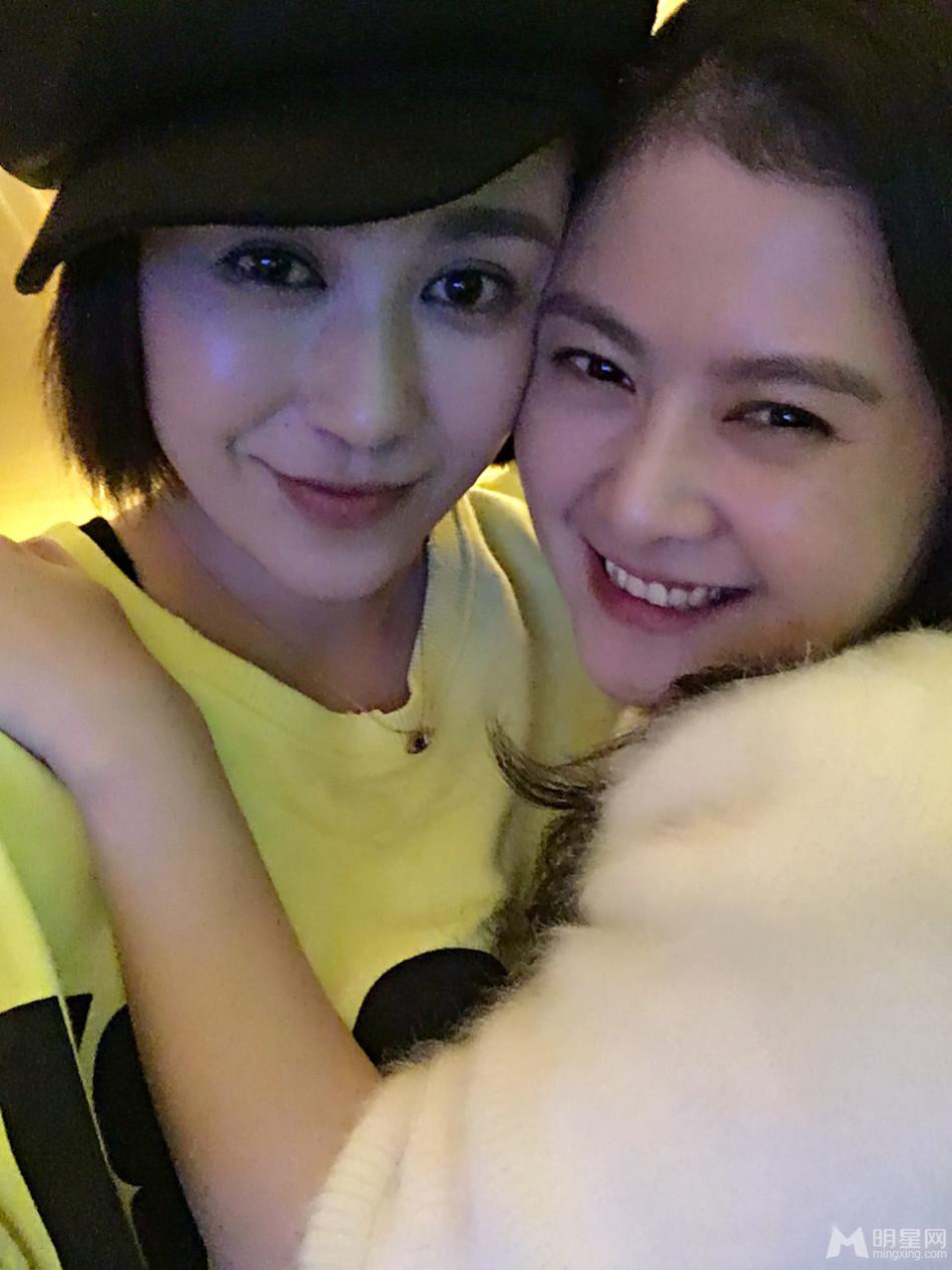 马丽和沈腾女友贴面合影好闺蜜嘟嘴卖萌_图-2