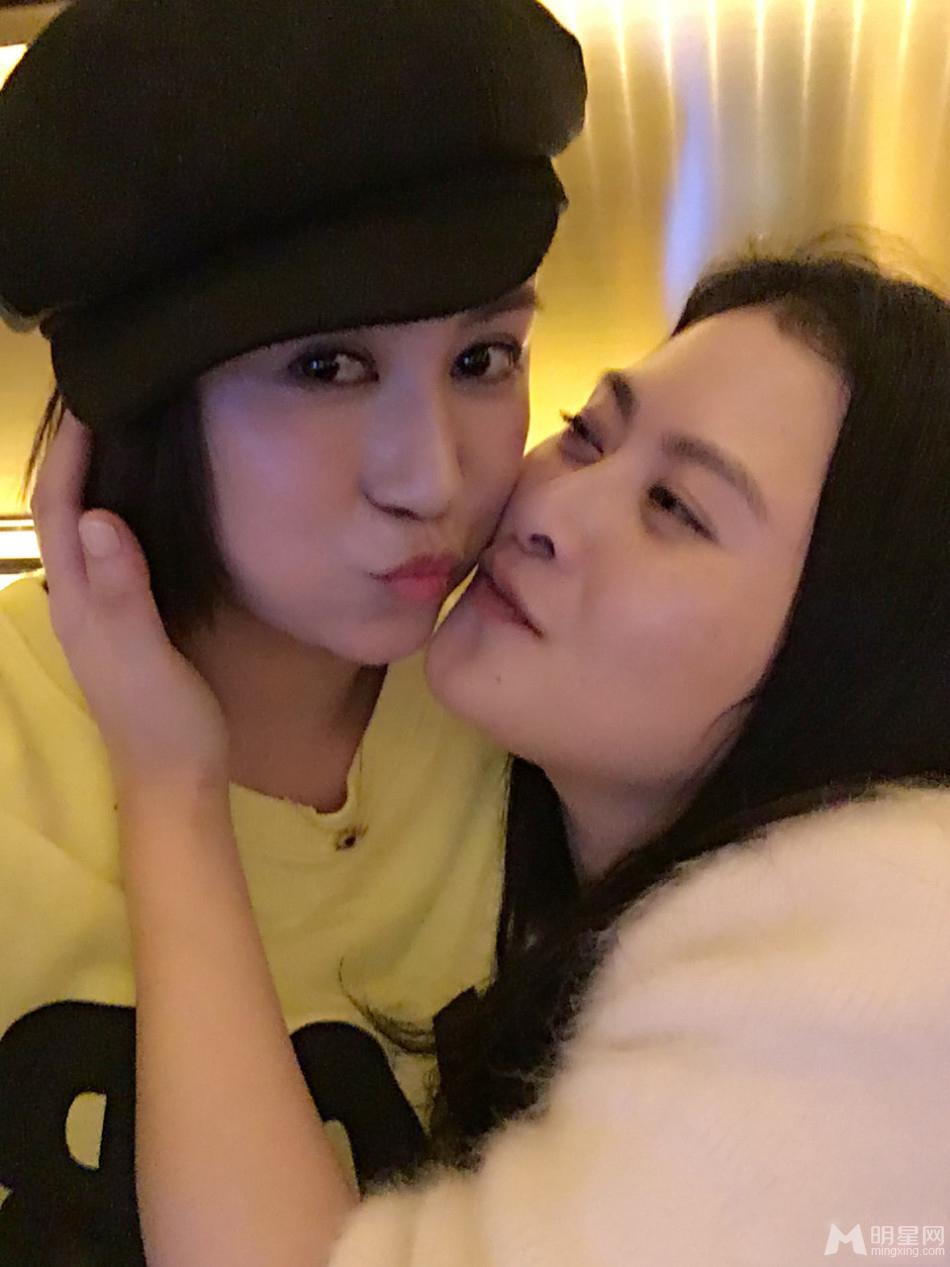 马丽和沈腾女友贴面合影好闺蜜嘟嘴卖萌_图-5