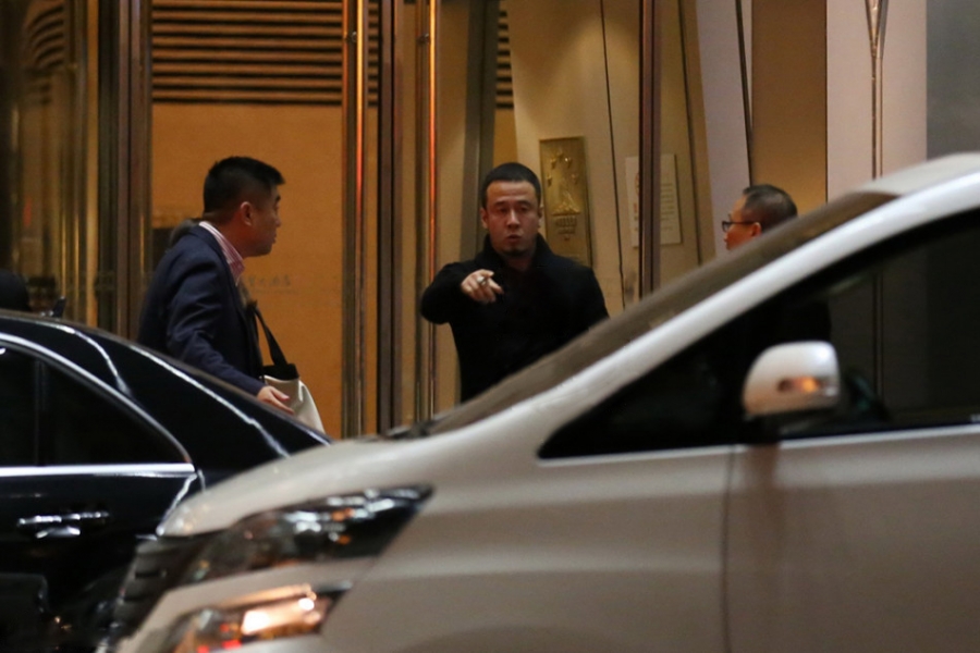 杨坤现身破被抓传言心情大好饮酒至凌晨_图-16