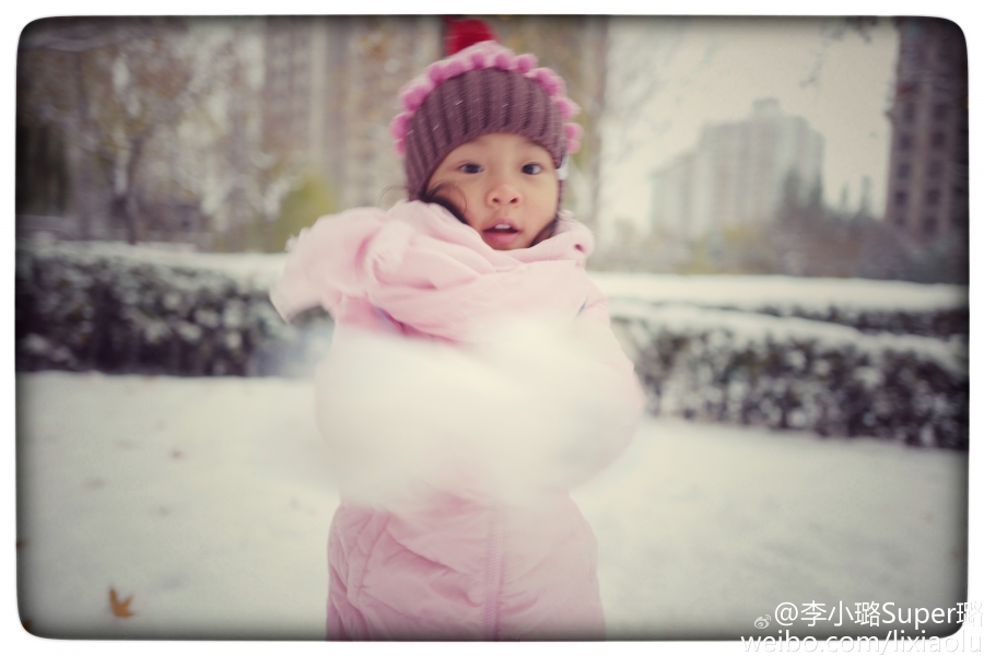 李小璐和甜馨堆雪人母女打扮时髦称闺蜜_图-15
