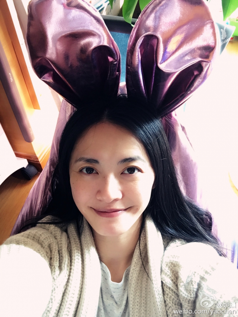 姚晨晒照与儿子拼颜值网友赞各有各的美_图-1