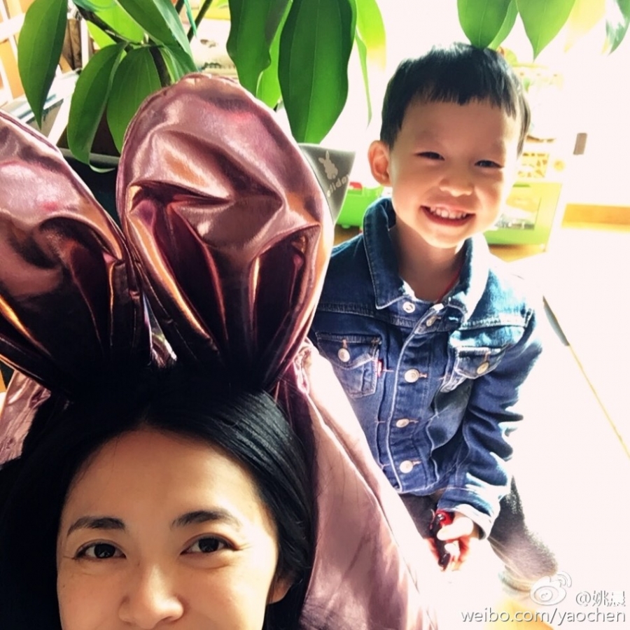 姚晨晒照与儿子拼颜值网友赞各有各的美_图-4