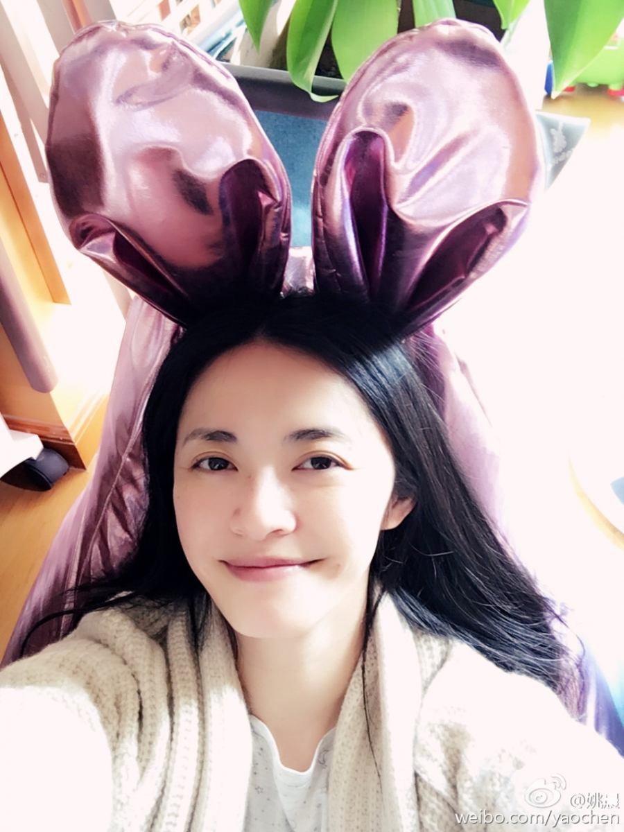姚晨晒照与儿子拼颜值网友赞各有各的美_图-2