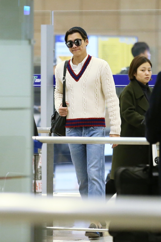 李易峰最新机场look令人如沐春风_图-4