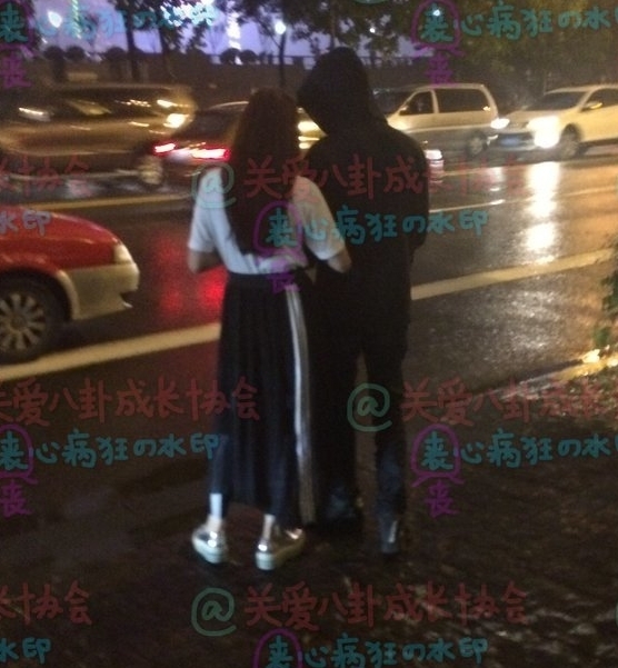 冯绍峰林允俩人一同逛街_图-6