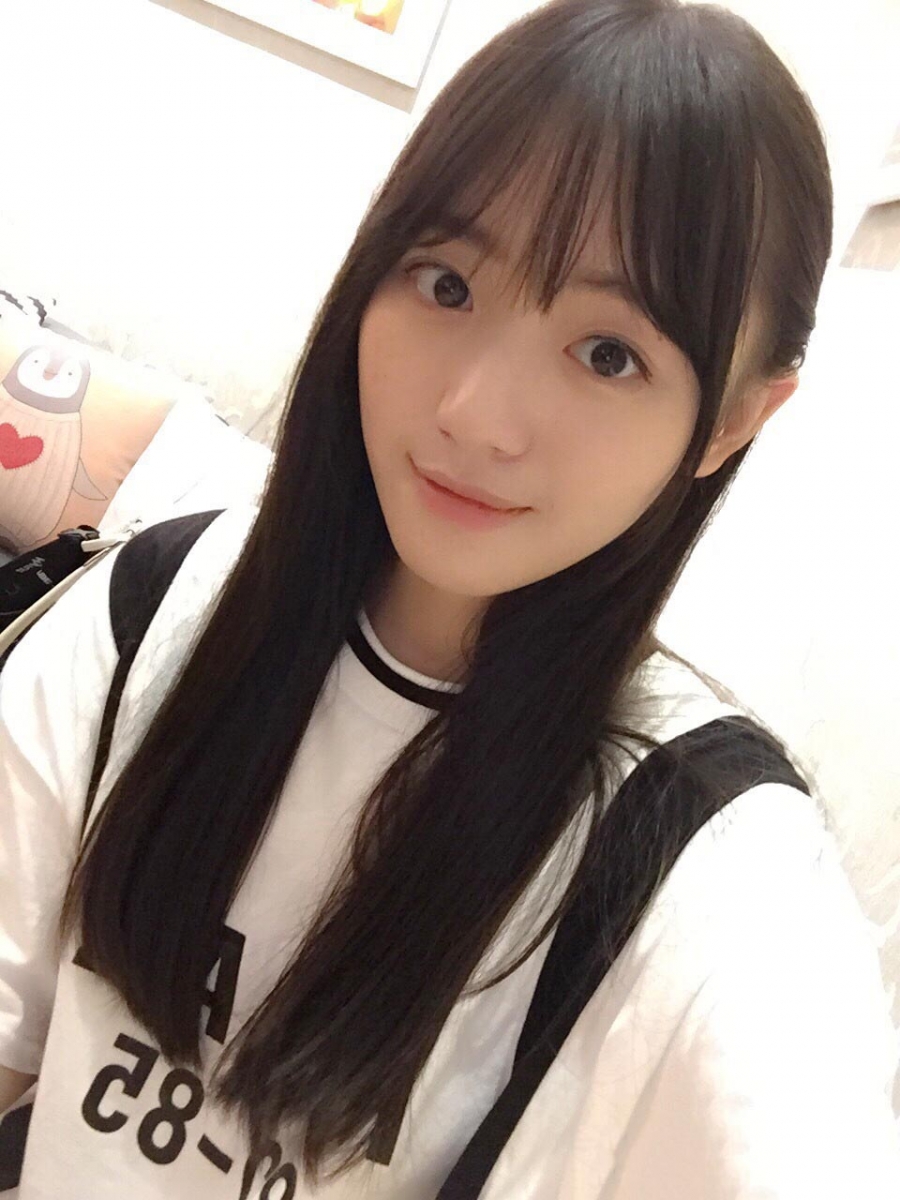 SNH48成员万丽娜甜美生活照_图-9