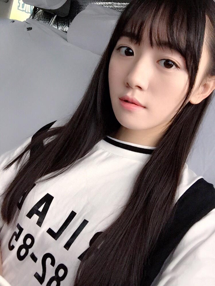 SNH48成员万丽娜甜美生活照_图-6