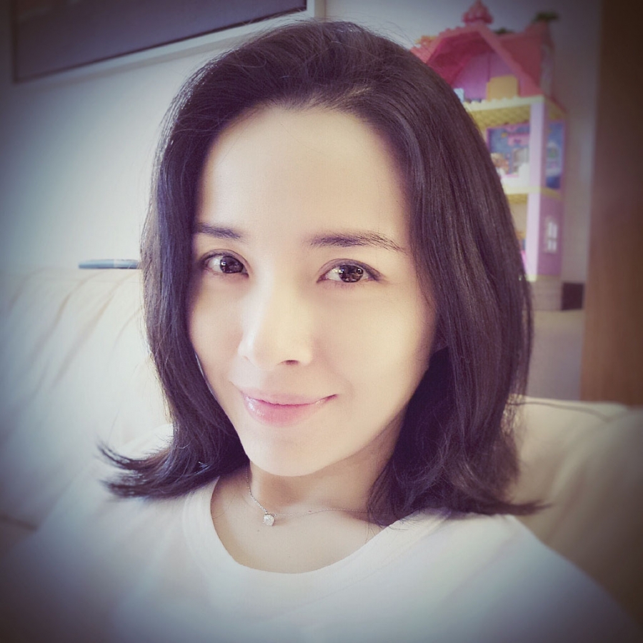 靳东老婆李佳日常照_图-8