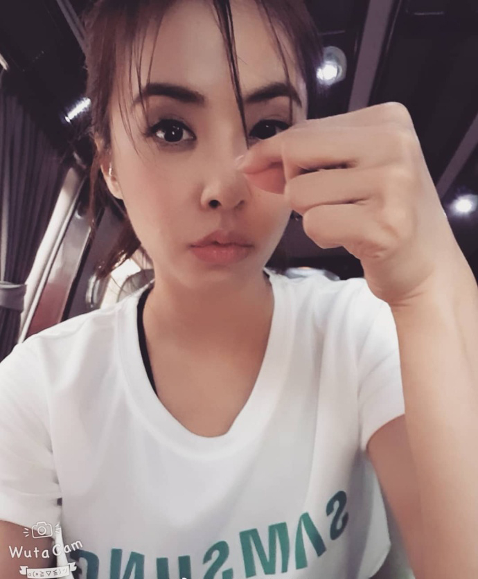 蔡依林运动晒自拍表情搞怪萌萌哒_图-1