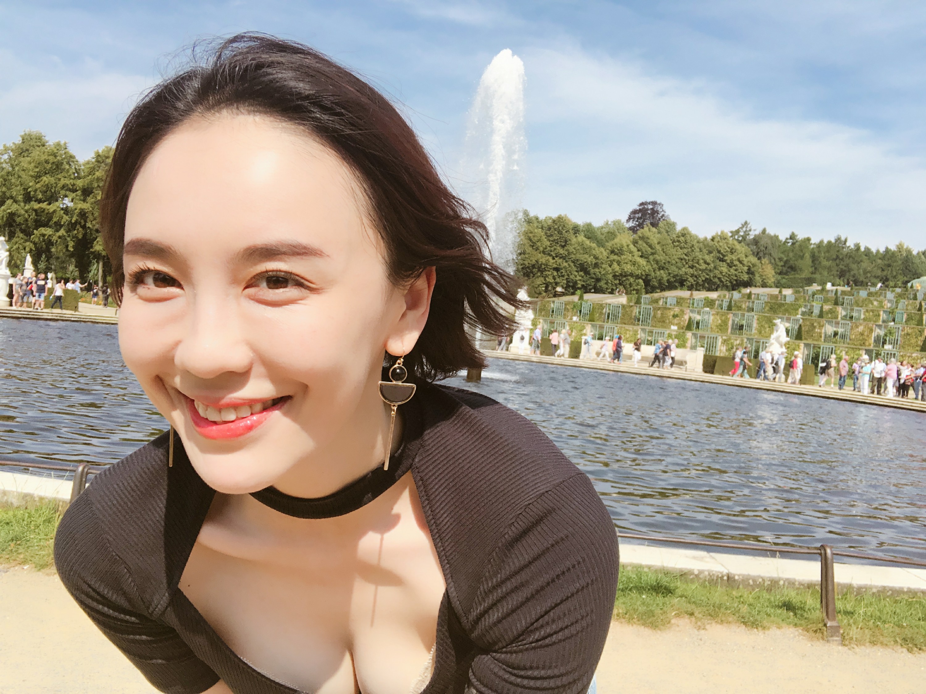 吕佳容抵达米兰！清新自拍照开启时装周闪耀之旅_图-4
