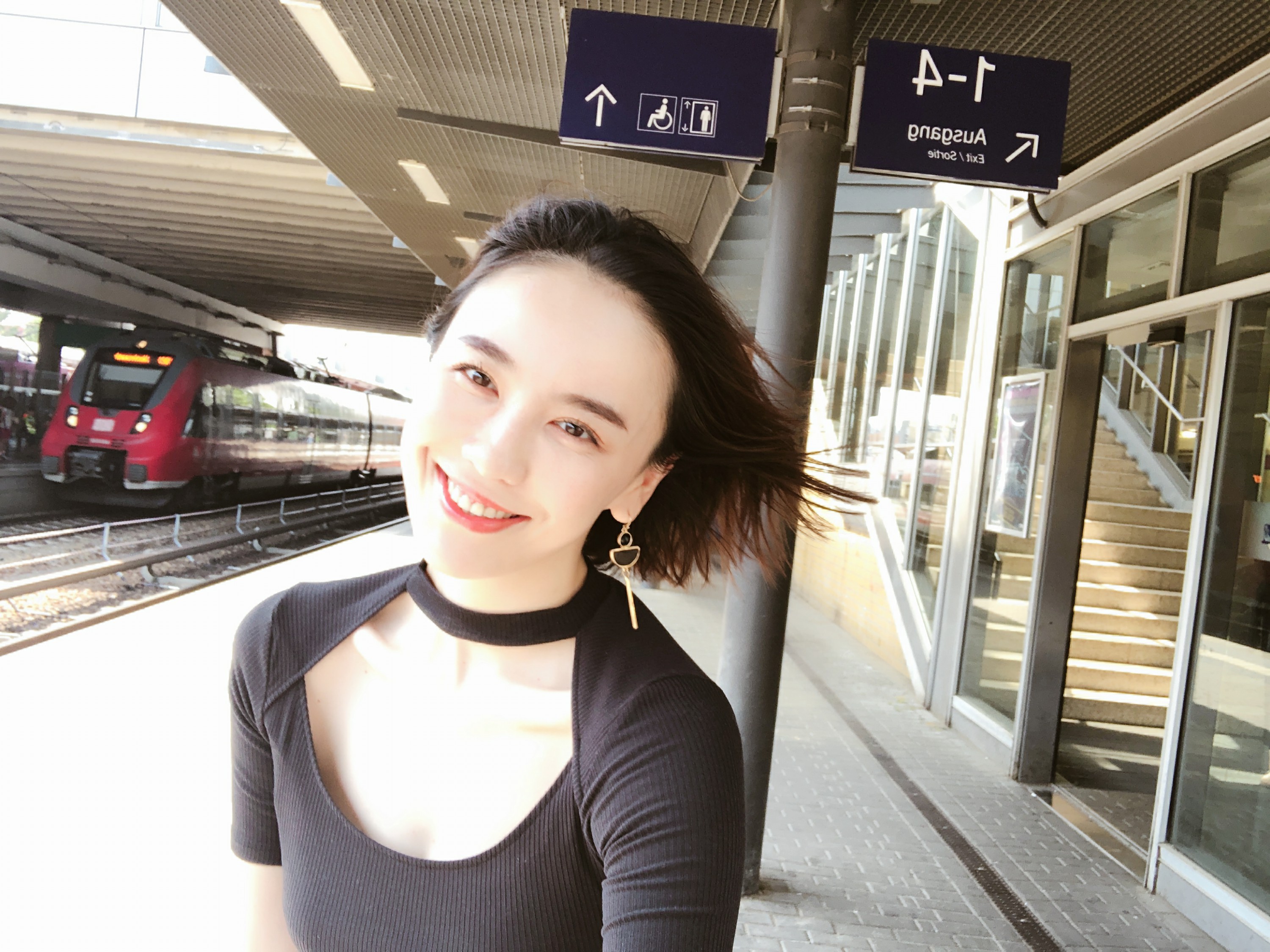 吕佳容抵达米兰！清新自拍照开启时装周闪耀之旅_图-6