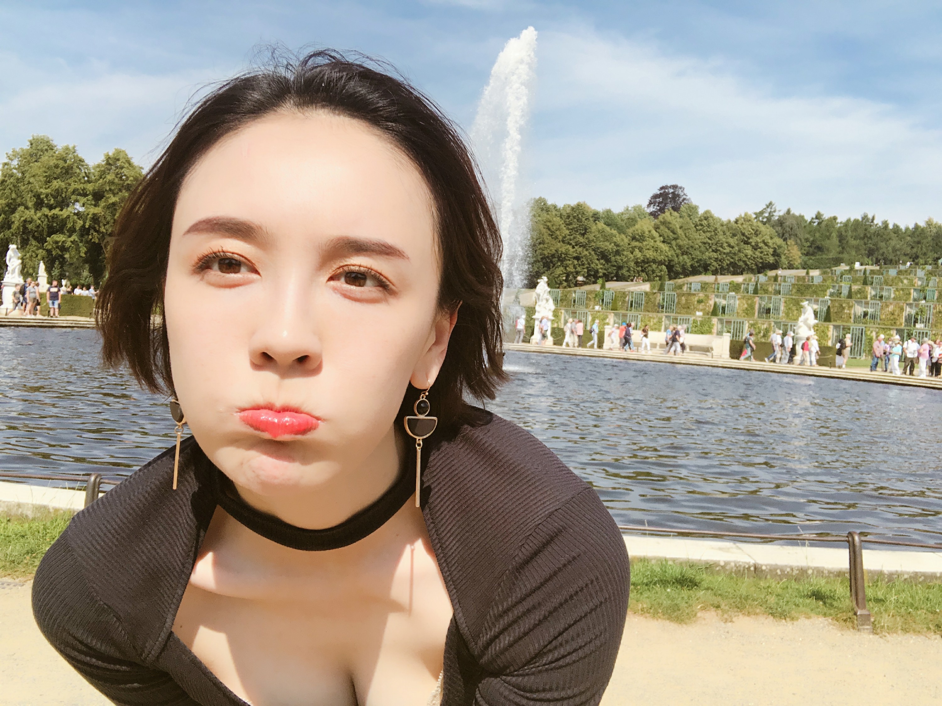 吕佳容抵达米兰！清新自拍照开启时装周闪耀之旅_图-5