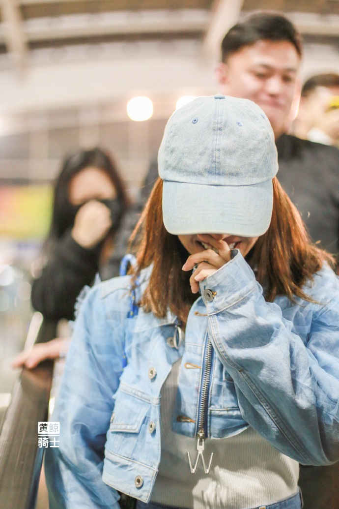 蔡依林现身机场打扮娇俏如18少女_图-6