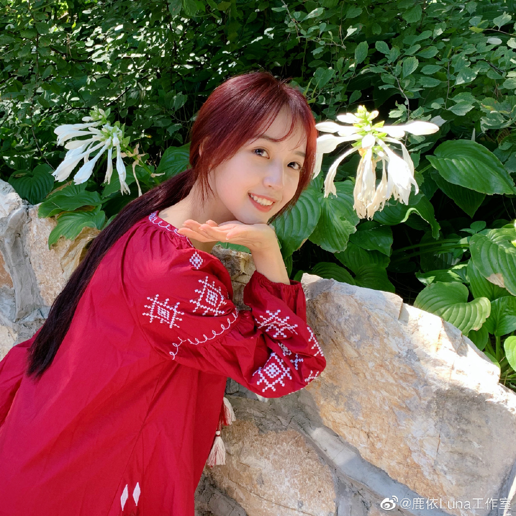 吴亦凡绯闻女友秦牛正威海量生活照_图-2
