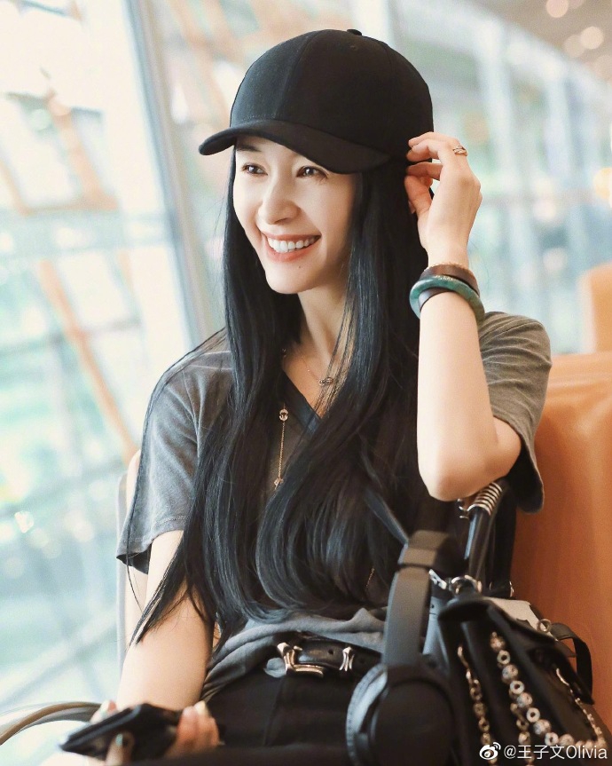 王子文长发造型气质温婉动人_图-5