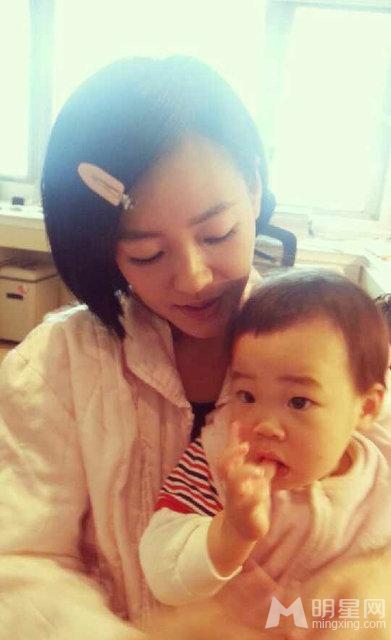 小S今晒与三女儿合照网友惊呼撞脸周杰伦_图-2