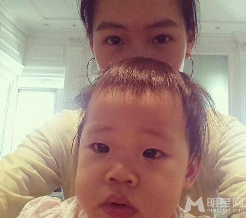 小S今晒与三女儿合照网友惊呼撞脸周杰伦_图-3