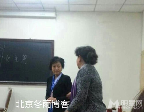 陈道明老婆近照曝光端庄优雅曾为央视主播_图-3