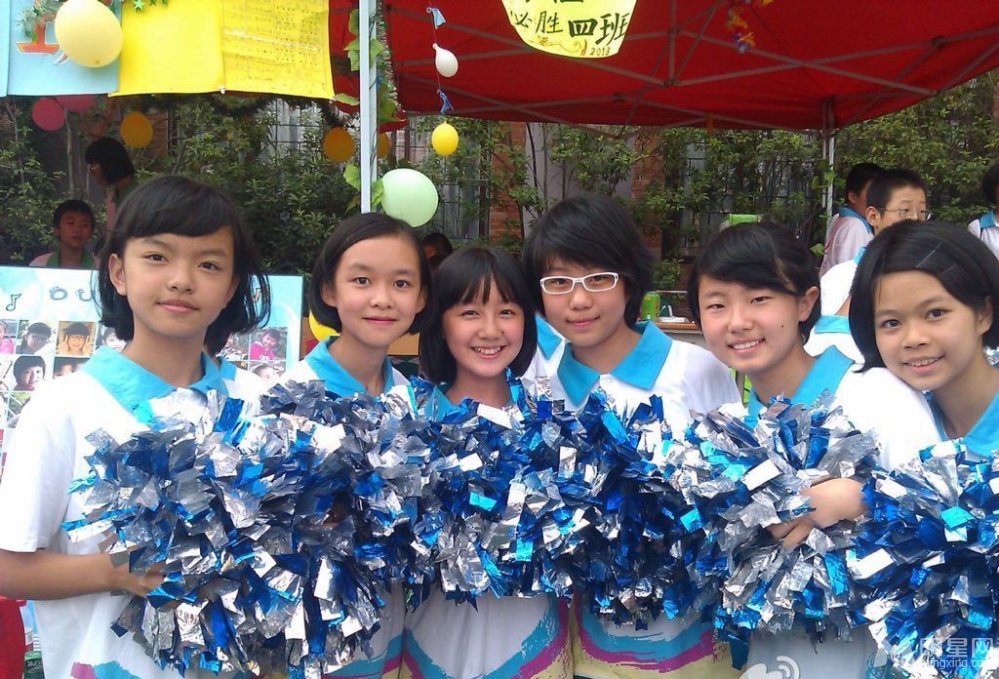 点读机广告女孩中学生活照曝光娇俏可人_图-4