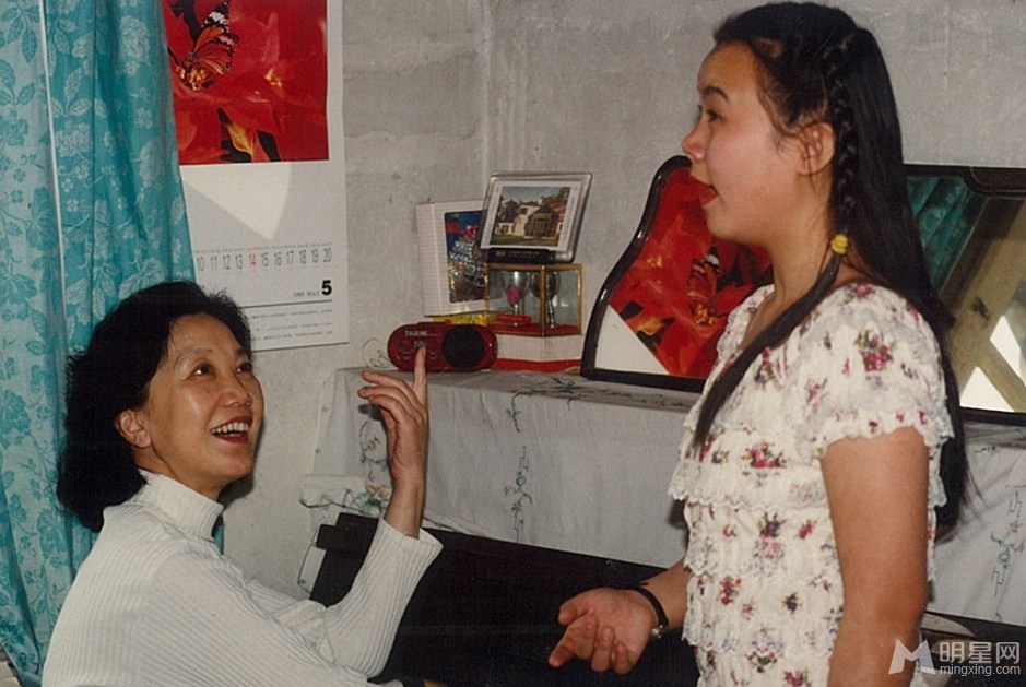 龚琳娜学生时代照片曝光青涩摸样很美很清纯_图-6