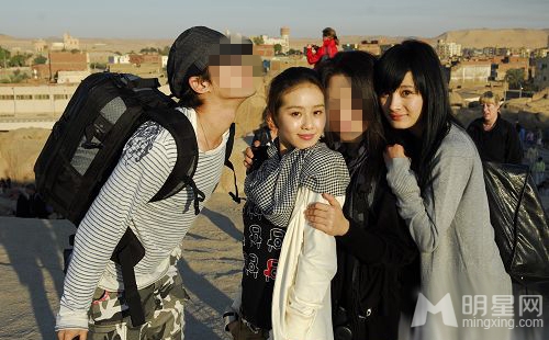 杨幂刘诗诗同一天公布喜讯好姐妹昔日热吻照曝光_图-11