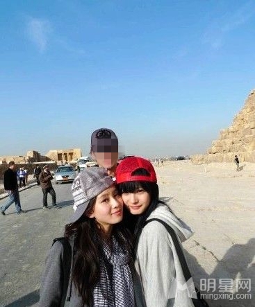 杨幂刘诗诗同一天公布喜讯好姐妹昔日热吻照曝光_图-16