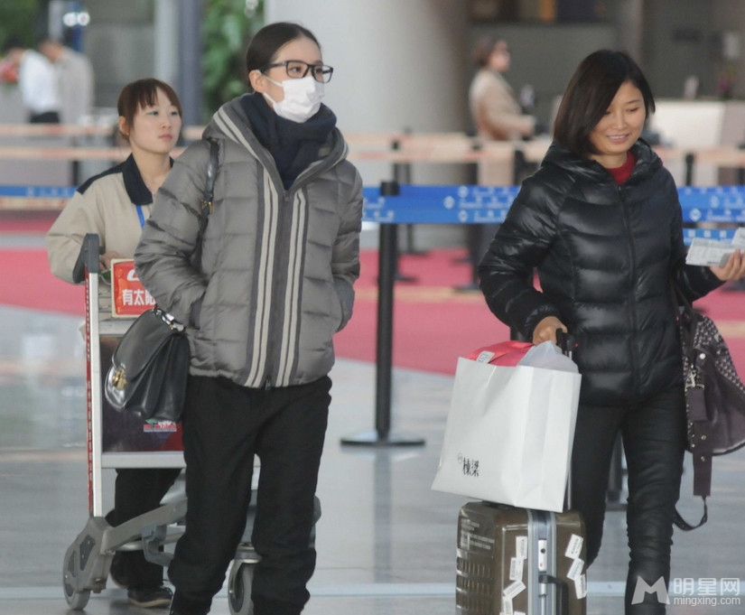 刘诗诗素颜照曝光戴口罩睡眼惺忪_图-5