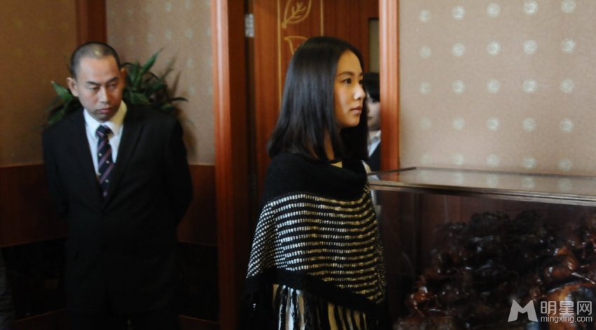 刘诗诗现身酒店面无表情见偷拍连快闪_图-6