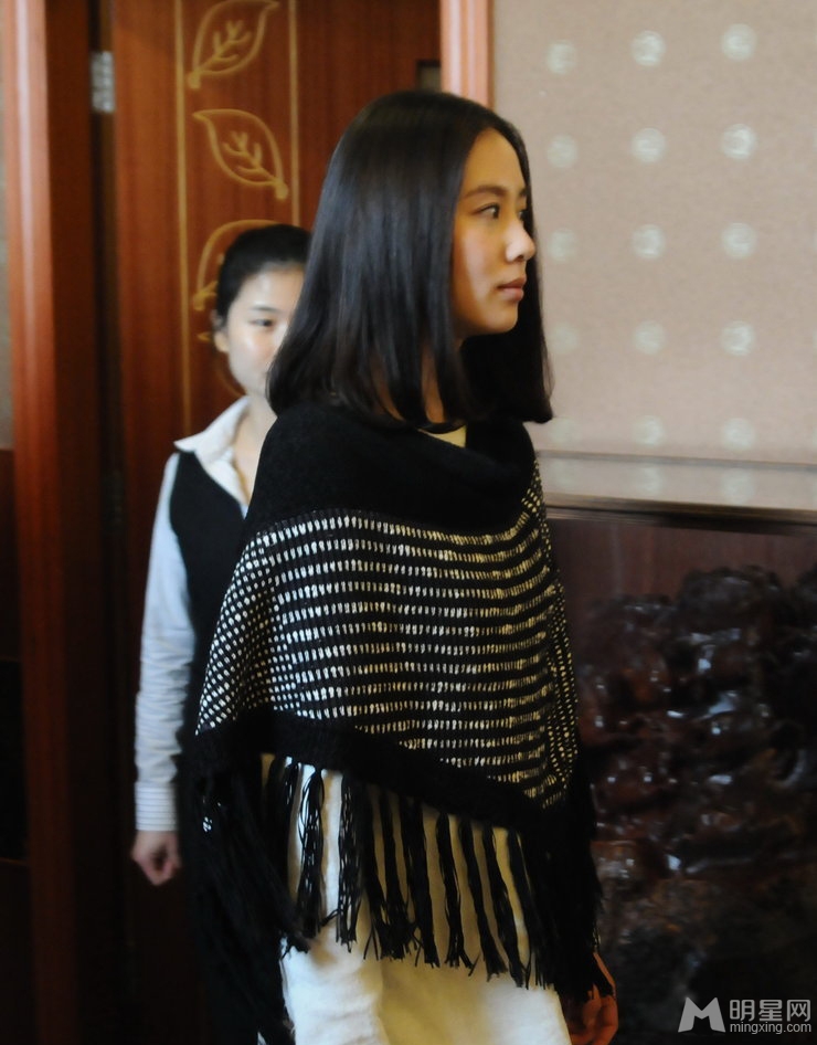 刘诗诗现身酒店面无表情见偷拍连快闪_图-4