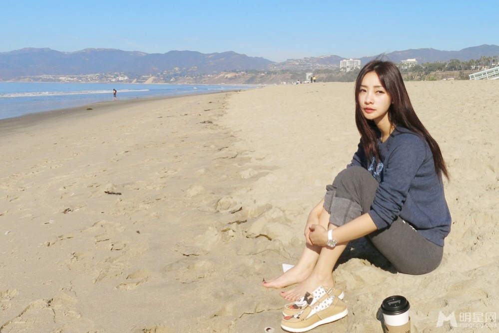 柳岩异国度假私照曝光笑容甜美娇俏可人_图-4