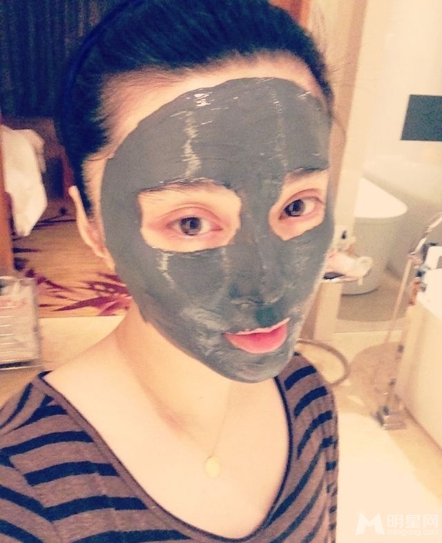 范冰冰自晒素颜照范爷变熊猫眼超搞笑_图-3